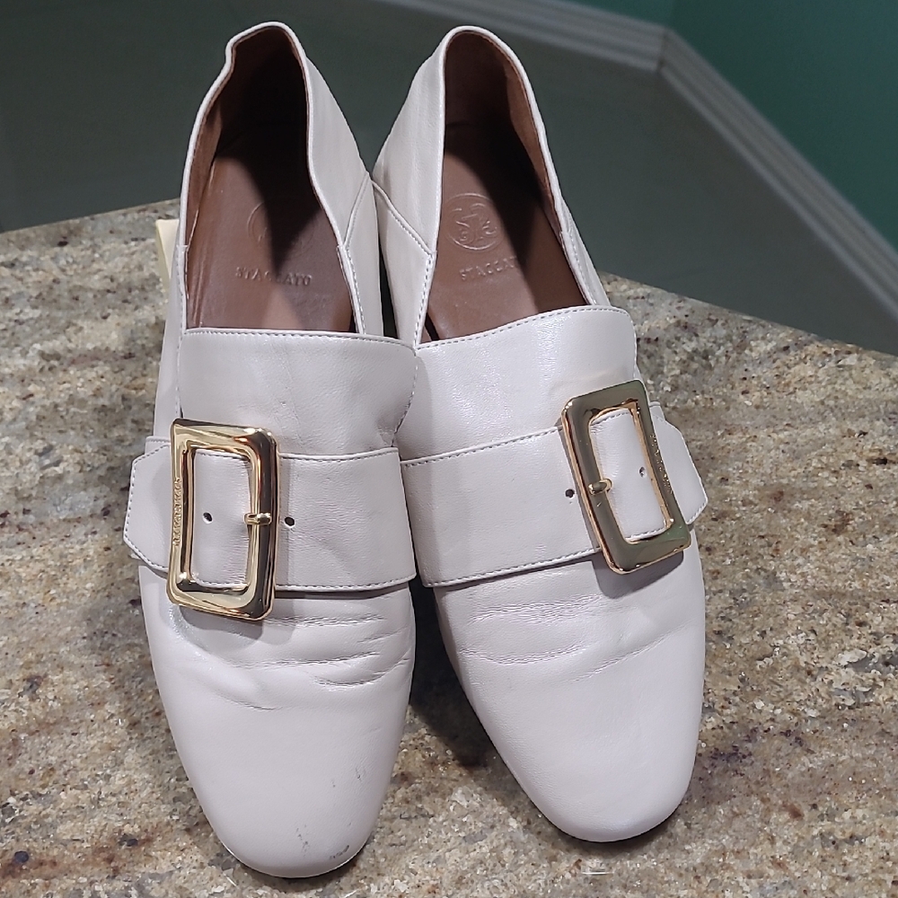 Staccato Off White/ Beige Leather Buckle Loafers Size 24/ US 8